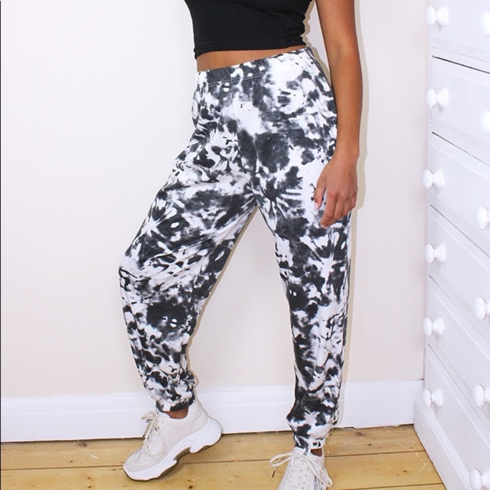 PLT: Petite Black Tie Dye Cuffed Hem Joggers